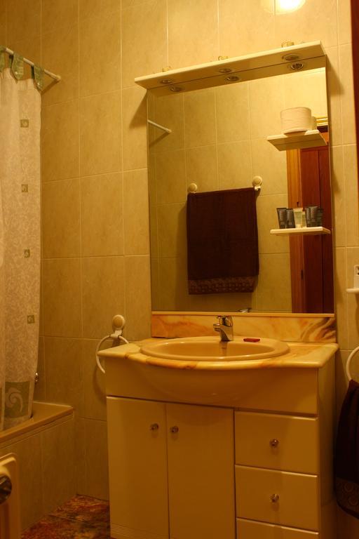 Residencial Los Robles Arroyo Frio Room photo